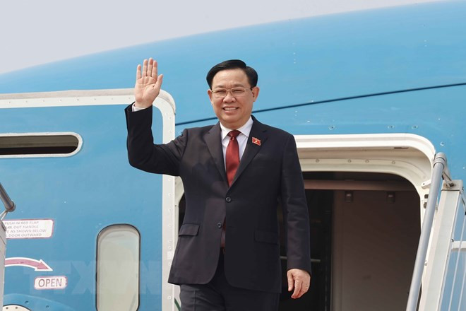 Chủ tịch Quốc hội Vương Đình Huệ tại Sân bay Quốc tế Soekarno Hatta, thủ đô Jakarta. (Ảnh: Doãn Tấn/TTXVN).