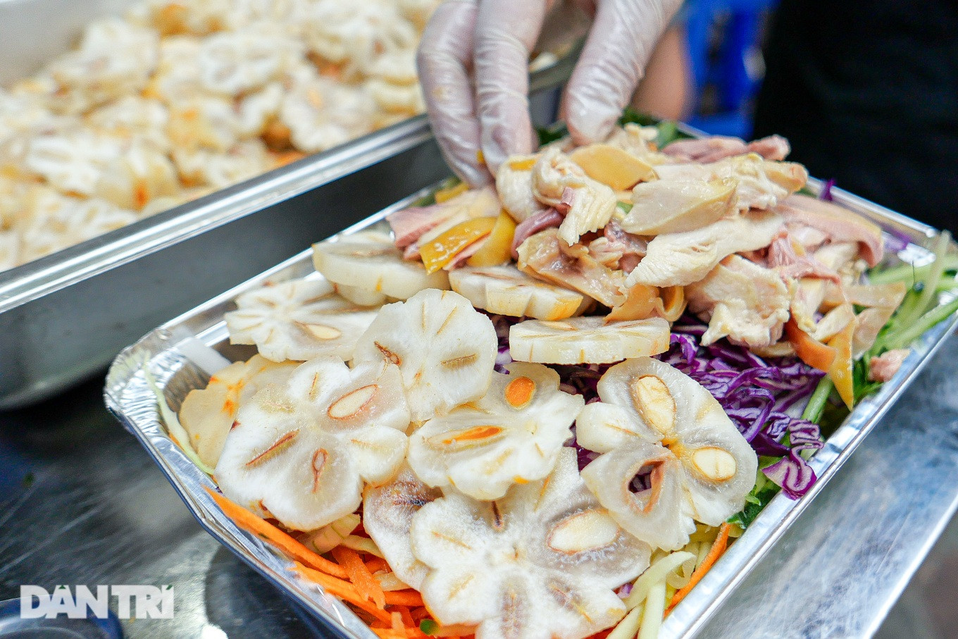 Mỗi suất dành cho 2-3 người có giá 250.000 đồng và suất dành cho 4-5 người có giá 350.000 đồng.