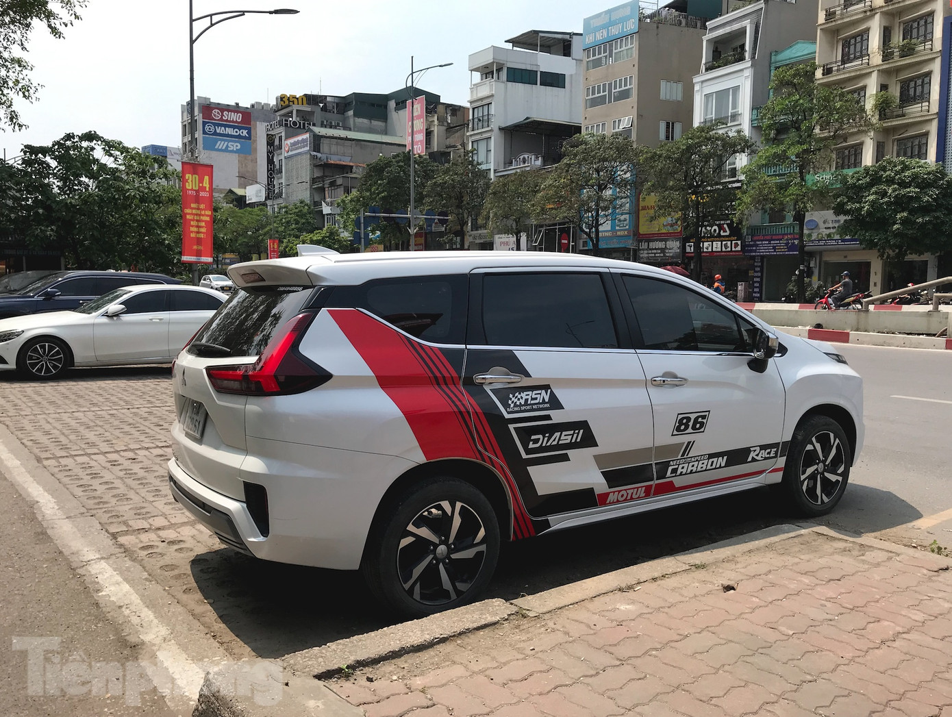 Khách hàng cần hoàn tất các thủ tục cần thiết trước khi thực hiện giao dịch thuê xe. Khách hàng cần hoàn tất các thủ tục cần thiết trước khi thực hiện giao dịch thuê xe.