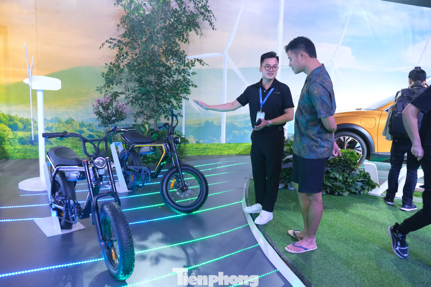 Ngoài xe ô tô, VinFast cũng thể hiện mục tiêu xanh hóa phương tiện bằng bản concept xe đạp trợ lực điện.