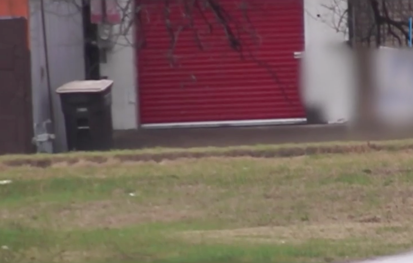 Trong hơn 1 giờ, dù không có xe nào ra vào, trung tâm đăng kiểm này vẫn ghi nhận đã kiểm định cho 23 chiếc xe trên hệ thống dữ liệu. Trong hơn 1 giờ, dù không có xe nào ra vào, trung tâm đăng kiểm này vẫn ghi nhận đã kiểm định cho 23 chiếc xe trên hệ thống dữ liệu.