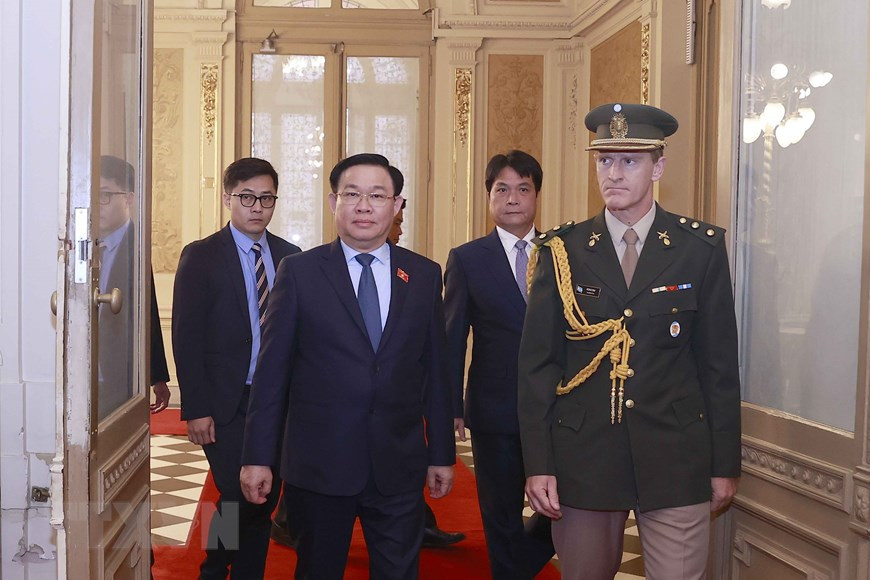 Chủ tịch Quốc hội Vương Đình Huệ đến hội kiến Tổng thống Argentina Alberto Fernandez. (Ảnh: Doãn Tấn/TTXVN). Chủ tịch Quốc hội Vương Đình Huệ đến hội kiến Tổng thống Argentina Alberto Fernandez. (Ảnh: Doãn Tấn/TTXVN).