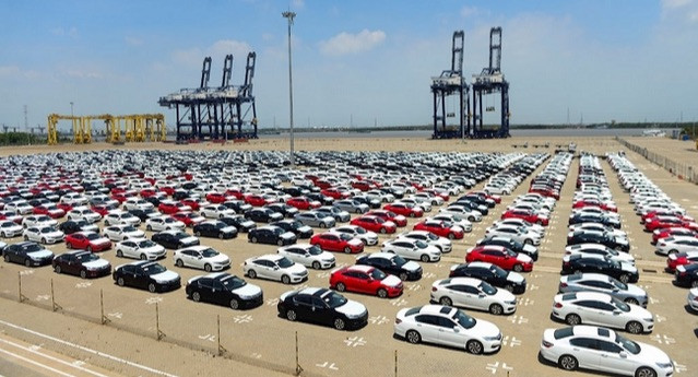 Lượng ô tô nhập khẩu tăng mạnh vào năm 2023. Lượng ô tô nhập khẩu tăng mạnh vào năm 2023.