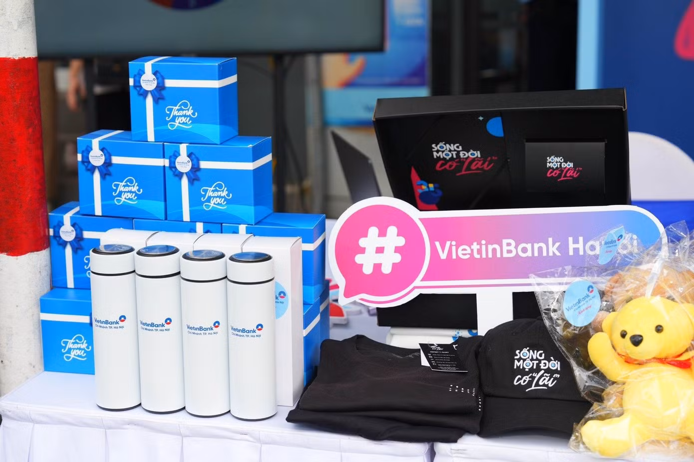 VietinBank Hà Nội dành tặng 100 vé Show của Đen miễn phí dành cho các Đồng Âm. VietinBank Hà Nội dành tặng 100 vé Show của Đen miễn phí dành cho các Đồng Âm.