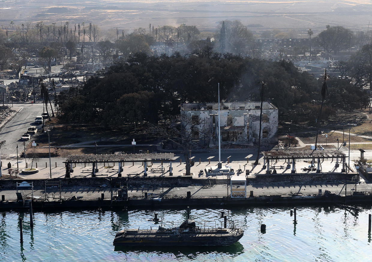 Góc nhìn từ trên cao của bến du thuyền trước và sau thảm họa.