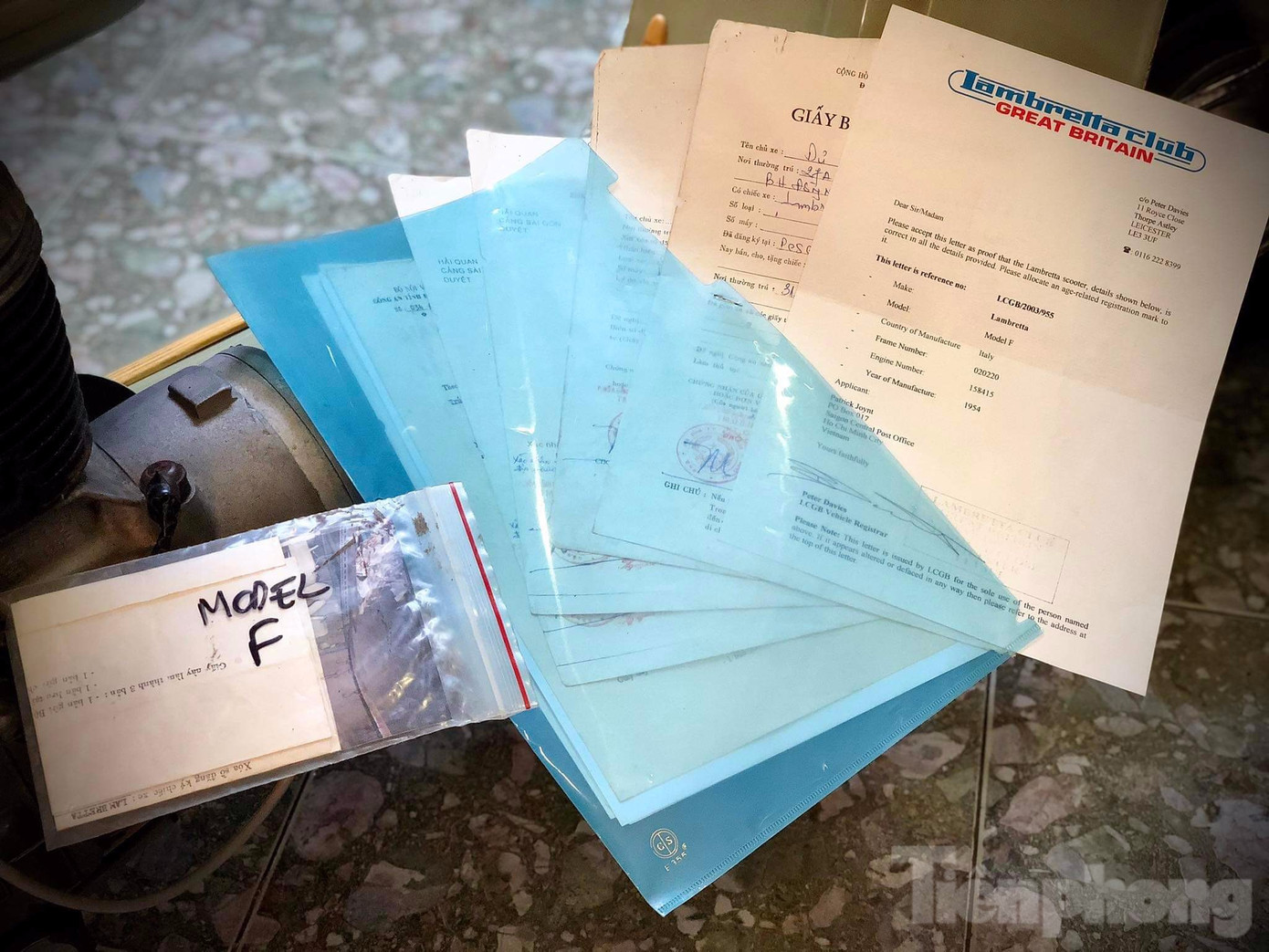 Giấy chứng nhận của câu lạc bộ Lambretta Great Britain.