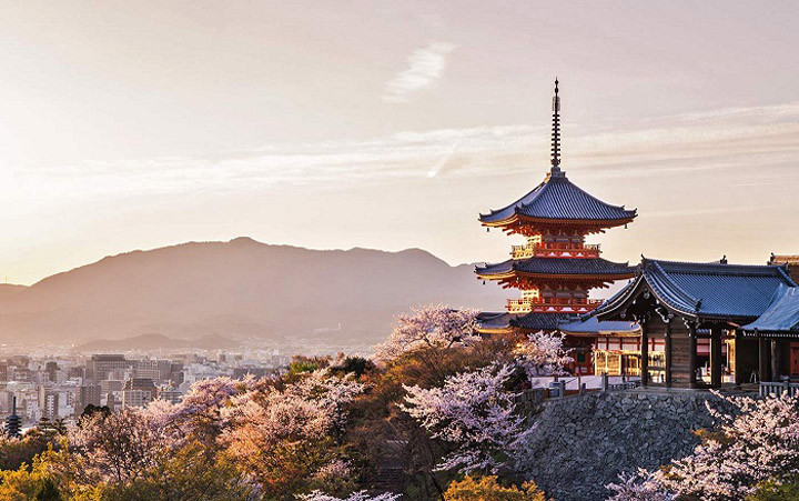 Đền Kiyomizu-Dera tọa lạc tại Kyoto. Đền Kiyomizu-Dera tọa lạc tại Kyoto.