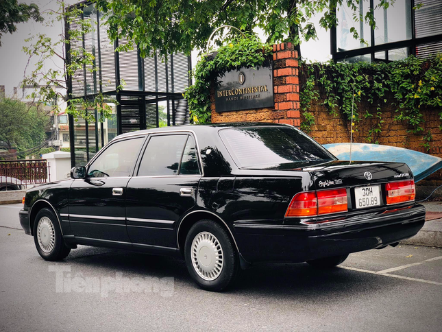 Toyota Crown 1998. Toyota Crown 1998.