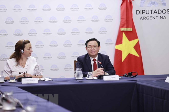 Chủ tịch Quốc hội Vương Đình Huệ hội đàm với Chủ tịch Hạ viện Cộng hòa Argentina Cecilia Moreau. (Ảnh: Doãn Tấn/TTXVN).