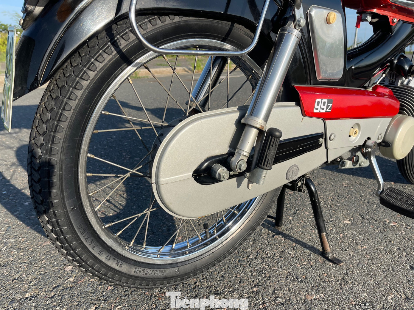 Một số chi tiết khác trên chiếc xe gắn máy.