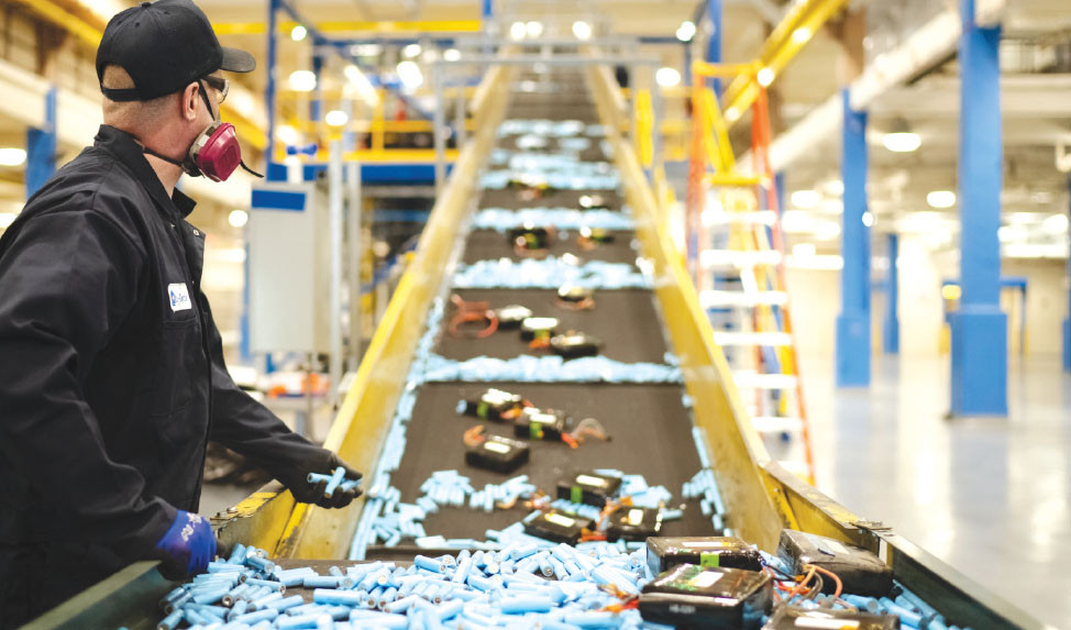 Tái chế pin trên ô tô là quá trình giúp điện khí hóa phương tiện trở nên bền vững. Tái chế pin trên ô tô là quá trình giúp điện khí hóa phương tiện trở nên bền vững.