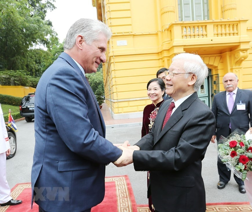 Tổng Bí thư, Chủ tịch nước Nguyễn Phú Trọng chủ trì lễ đón ông Miguel Mario Díaz-Canel Bermúdez. Đây là chuyến thăm Việt Nam đầu tiên trên cương vị Chủ tịch HĐNN và HĐBT Cuba của ông Miguel Mario Díaz-Canel Bermúdez (9/11/2018). (Ảnh: Trí Dũng/TTXVN).
