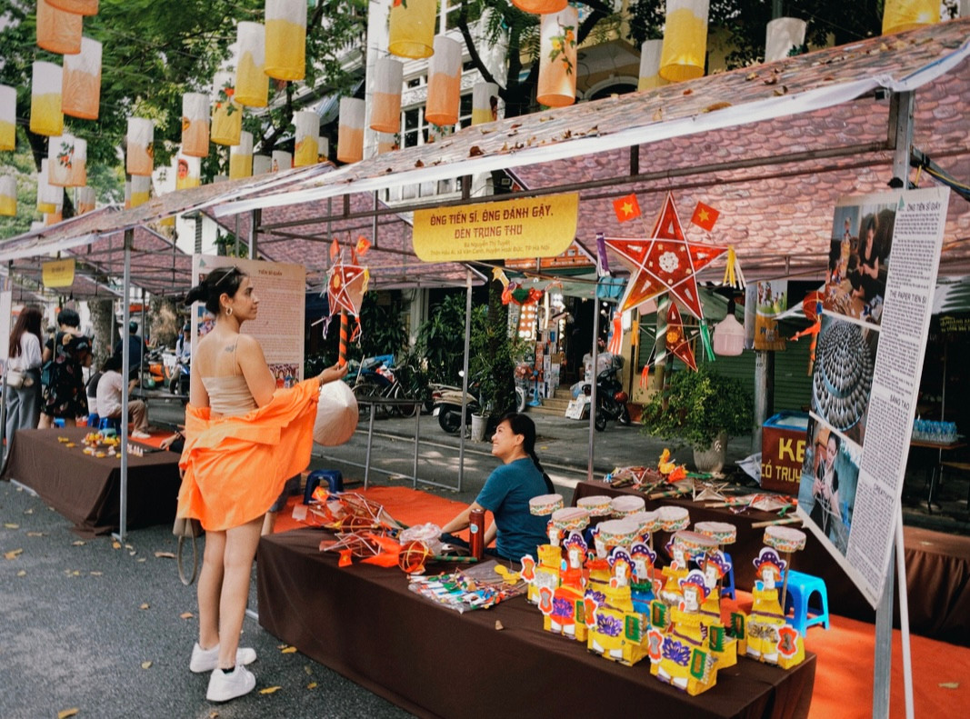 Gian hàng truyền thống của những nghệ nhân vừa với ý nghĩa gìn giữ để đồ chơi dân gian truyền thống không bị mai một theo thời gian, vừa nhằm bảo tồn, phát huy giá trị văn hóa dân tộc, tạo sân chơi bổ ích, lý thú cho thanh, thiếu niên, nhi đồng. Đồng thời, đây cũng là dịp giới thiệu di sản văn hóa đất nước tới du khách trong nước và bạn bè quốc tế.