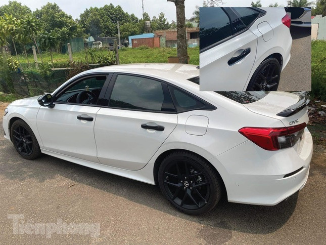 Chiếc xe bị mất lớp sơn "zin" của anh Thông.