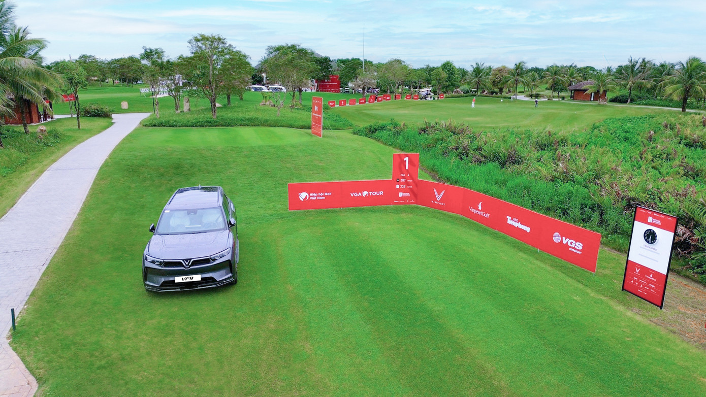 VinFast VF 9 được trưng bày tại Giải Vô địch Golf Quốc gia 2023 – Cúp VinFast. VinFast VF 9 được trưng bày tại Giải Vô địch Golf Quốc gia 2023 – Cúp VinFast.