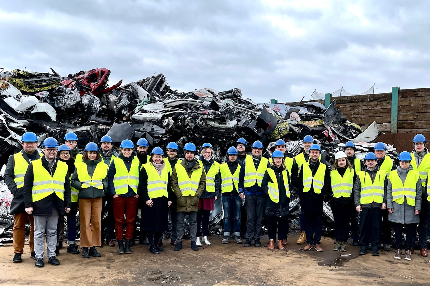 BMW được Chính phủ Đức ủng hộ hoạt động sản xuất từ nguồn nguyên liệu tái chế. BMW được Chính phủ Đức ủng hộ hoạt động sản xuất từ nguồn nguyên liệu tái chế.