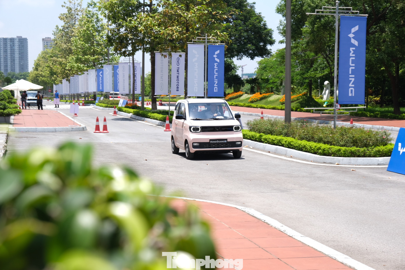 Wuling HongGuang MiniEV tại Việt Nam đắt hơn 100 triệu đồng so với thị trường Trung Quốc. Wuling HongGuang MiniEV tại Việt Nam đắt hơn 100 triệu đồng so với thị trường Trung Quốc.