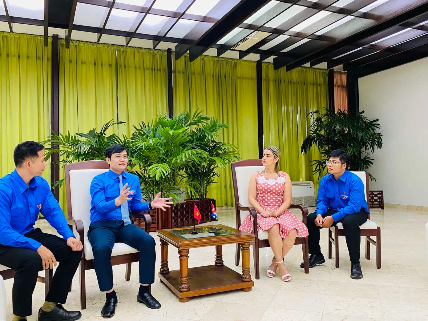 Về phía đoàn Việt Nam có Ủy viên dự khuyết BCH T.Ư Đảng, Bí thư thứ nhất T.Ư Đoàn, Chủ nhiệm Ủy ban Quốc gia Thanh niên Việt Nam Bùi Quang Huy; nhà báo Lê Xuân Sơn, Tổng biên tập báo Tiền Phong; Ủy viên BCH T.Ư Đoàn, Phó trưởng Ban quốc tế T.Ư Đoàn Trần Hoài Minh và Bí thư, Phó Bí thư Ban cán sự Đoàn TNCS Hồ Chí Minh tại Cuba Về phía đoàn Việt Nam có Ủy viên dự khuyết BCH T.Ư Đảng, Bí thư thứ nhất T.Ư Đoàn, Chủ nhiệm Ủy ban Quốc gia Thanh niên Việt Nam Bùi Quang Huy; nhà báo Lê Xuân Sơn, Tổng biên tập báo Tiền Phong; Ủy viên BCH T.Ư Đoàn, Phó trưởng Ban quốc tế T.Ư Đoàn Trần Hoài Minh và Bí thư, Phó Bí thư Ban cán sự Đoàn TNCS Hồ Chí Minh tại Cuba