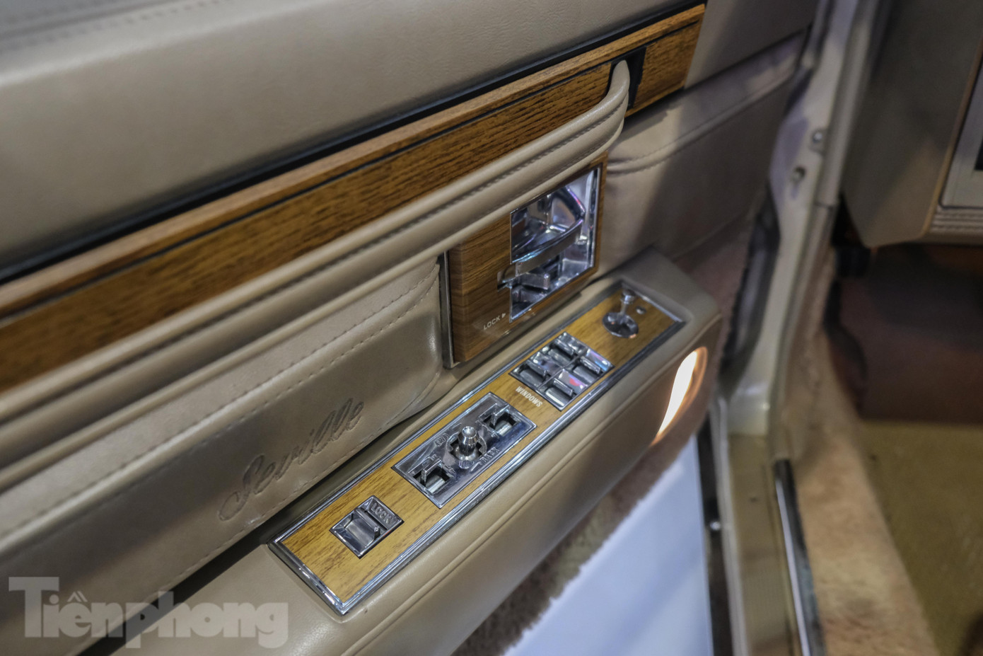 Hệ thống chỉnh điện cửa sổ được trau chuốt đến từng chi tiết.