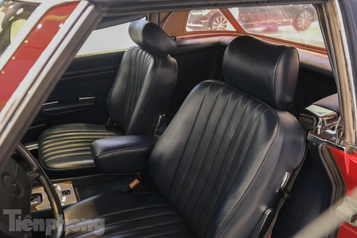 Chiếc xe hiệu suất cao có thiết kế chỗ ngồi kiểu 2+2, mang đậm tính thể thao.