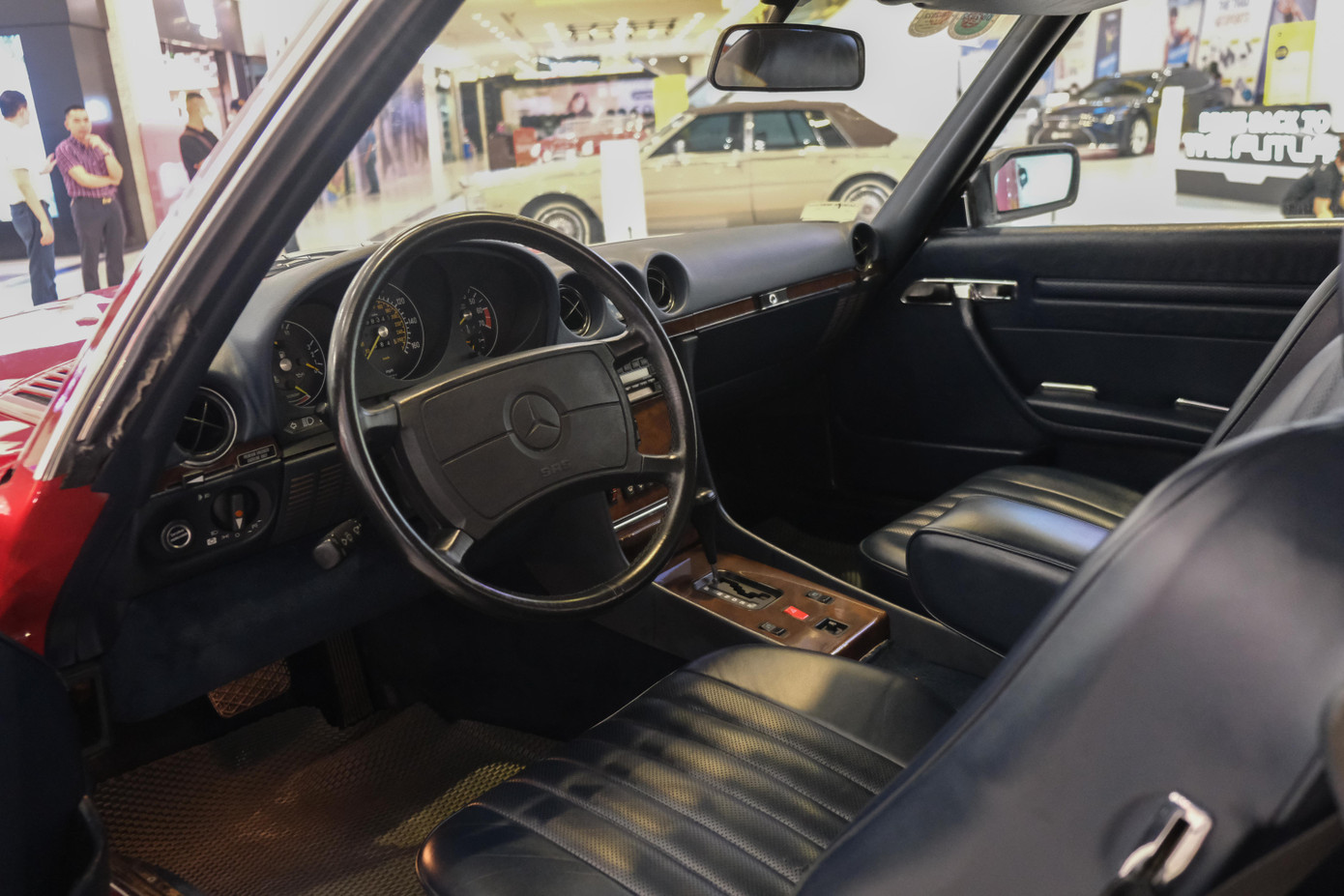 Khoang nội thất của xe kết hợp hài hòa giữa sự sang trọng và thể thao.