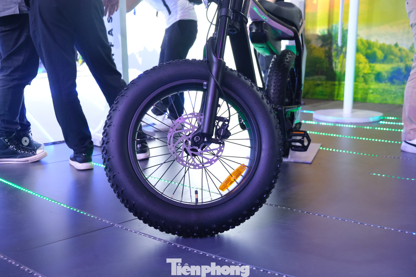 Phần lốp dày dặn giúp tăng khả năng vượt địa hình, phù hợp với tình trạng đường sá tại Việt Nam.