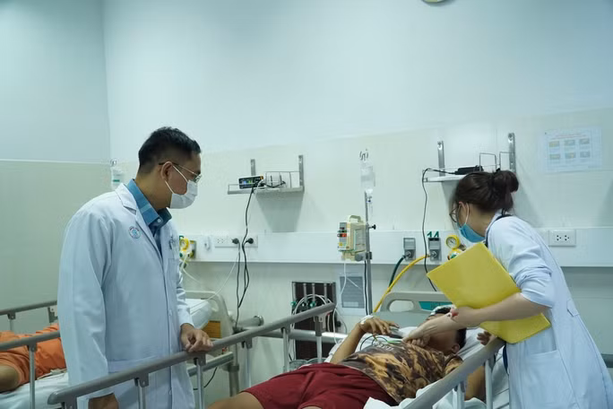 Ban Quản lý An toàn thực phẩm TP HCM lên tiếng về vụ ngộ độc chả lụa - Ảnh 1. Trẻ ngộ độc botulinum điều trị tại Bệnh viện Nhi Đồng 2 TP HCM.