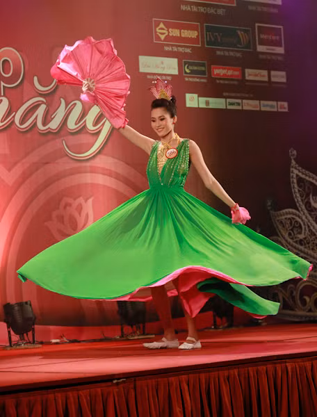 Đặng Thu Thảo, tiết mục múa sen.
