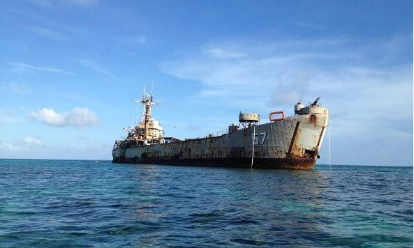 Tàu cổ tại Bãi Cỏ Mây trên Biển Đông. Tàu cổ tại Bãi Cỏ Mây trên Biển Đông
