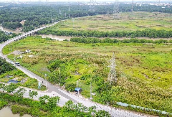 VKSND TPHCM vừa tiếp tục trả hồ sơ vụ sai phạm trong chuyển nhượng 32ha đất công ở xã Phước Kiển, huyện Nhà Bè, TPHCM cho Công an TPHCM để xác định chính xác thiệt hại vụ án, làm rõ trách nhiệm của Công ty CP Quốc Cường Gia Lai.