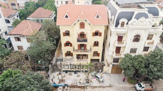 Biệt thự vi phạm bị phát hiện từ sớm nhưng chủ đầu tư cố tình thi công, đến nay đã hoàn thiện.