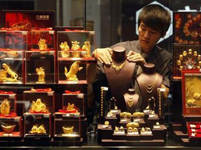 Vàng thế giới đã chạm mức thấp nhất trong 2,5 năm. Nguồn ảnh: Reuters. Vàng thế giới đã chạm mức thấp nhất trong 2,5 năm. Nguồn ảnh: Reuters