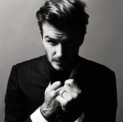 Cựu danh thủ David Beckham trong hình ảnh mới trên tạp chí Vogue. David nói, mỗi sáng anh đều pha trà cho vợ