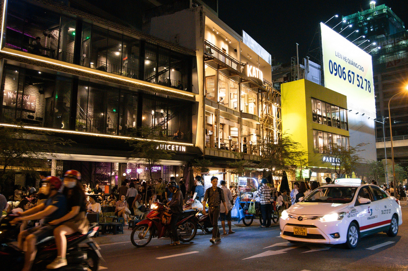 phố cà phê mới ảnh 2 Khoảng 6 tháng trở lại đây, nhiều thương hiệu F&B có tiếng đã tập trung về khu vực này, như Katinat, Juicetin, Passio, Okkio, tạo ra không khí sôi động, nhất là tầm chiều tối, cuối tuần.