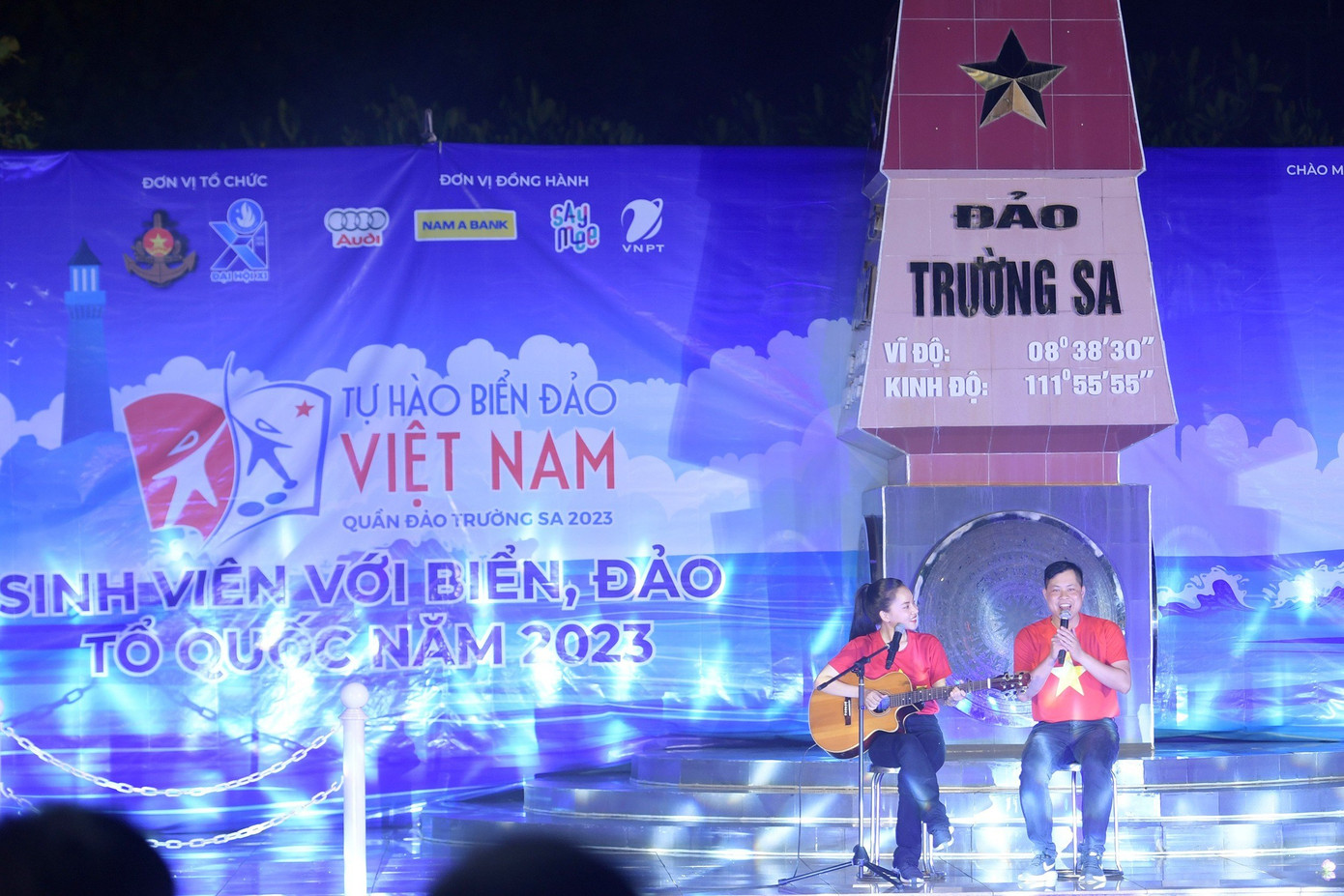 Ca sĩ Ngô Lan Hương hát tại chương trình. Ca sĩ Ngô Lan Hương hát tại chương trình.