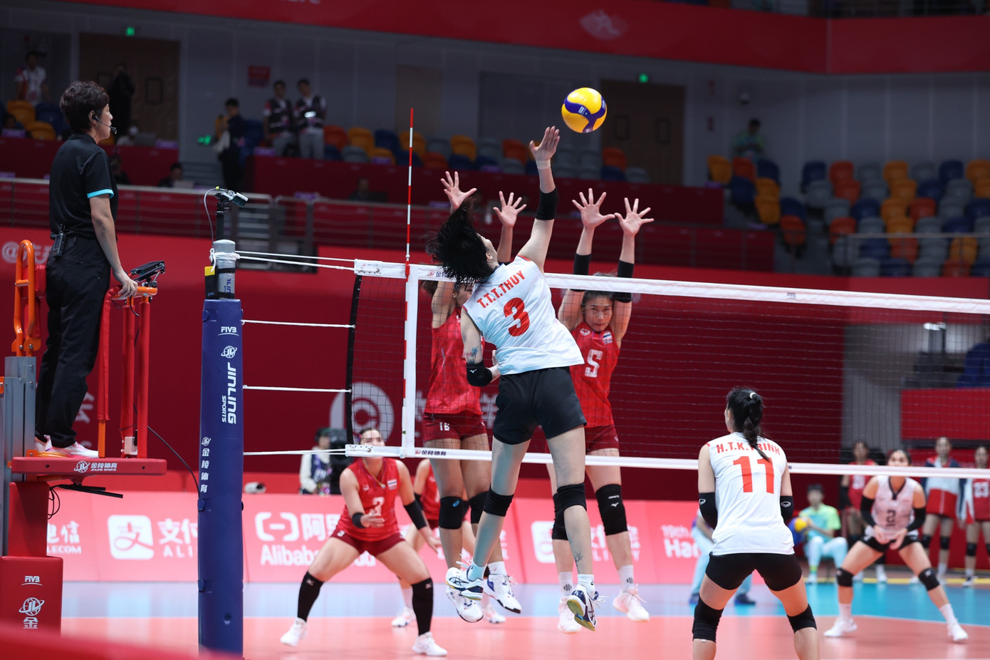 Việc phụ thuộc nhiều vào Thanh Thuý cũng khiến Việt Nam khó tạo bất ngờ trước Thái Lan. (ảnh Nhật Nhật)