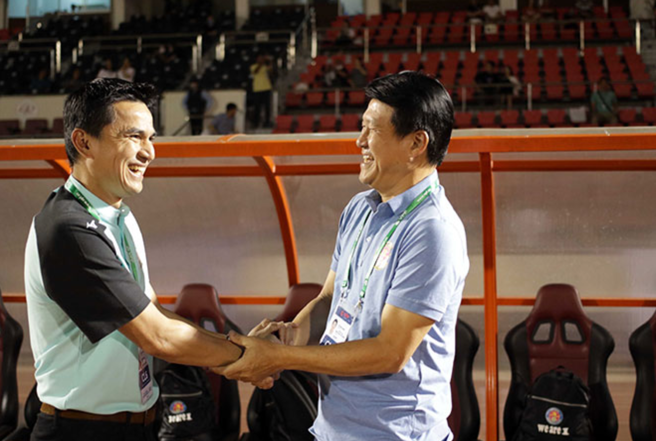 HLV Kiatisuk sẽ có thêm bạn mới đồng hành ở V-League 2024. (Ảnh DV)