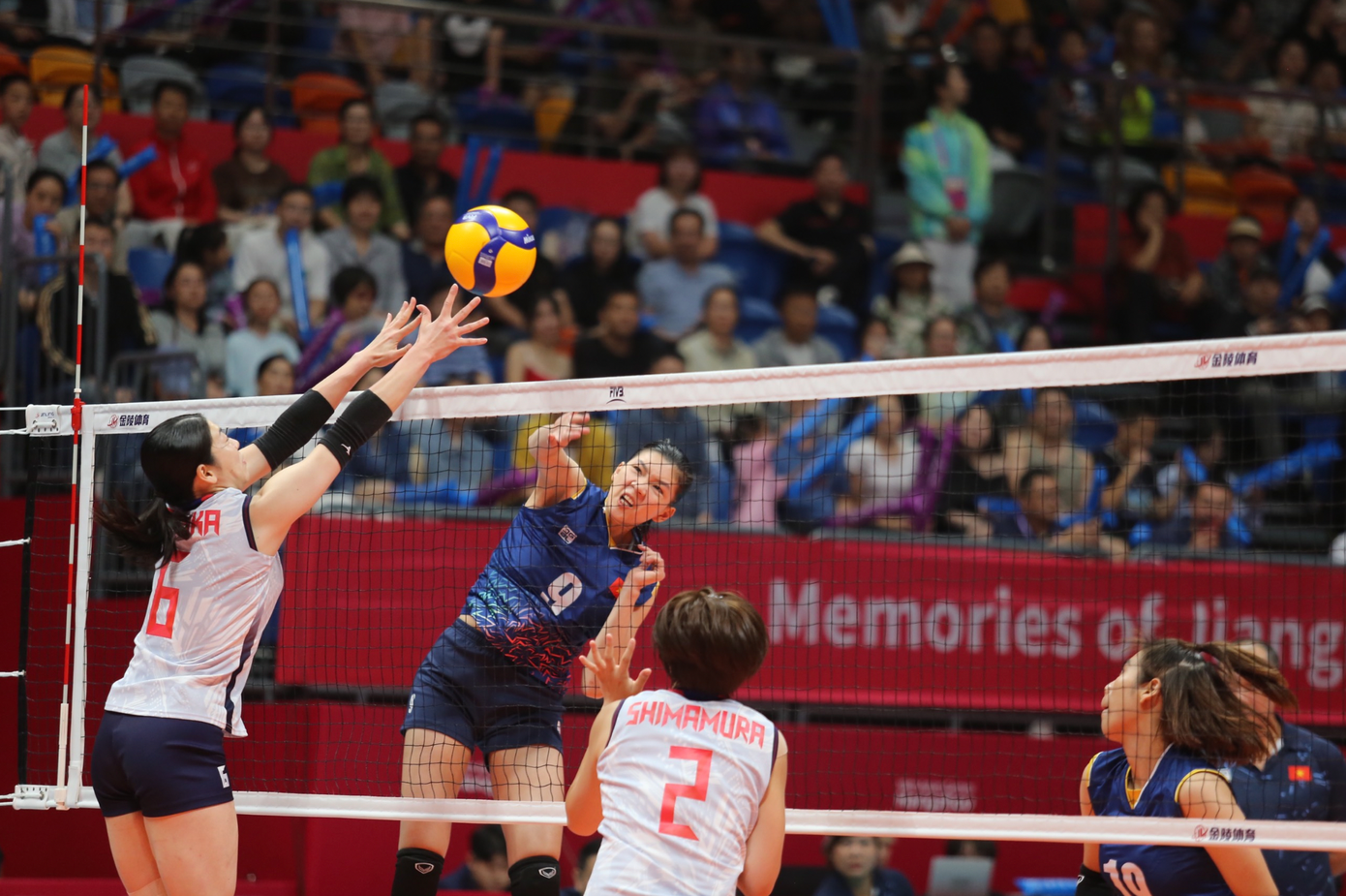 Đội tuyển bóng chuyền nữ Việt Nam sẽ tranh HCĐ với đội thắng ở cặp Trung Quốc/Thái Lan (ảnh Linh Hoàng) Đội tuyển bóng chuyền nữ Việt Nam sẽ tranh HCĐ với đội thắng ở cặp Trung Quốc/Thái Lan (ảnh Linh Hoàng)