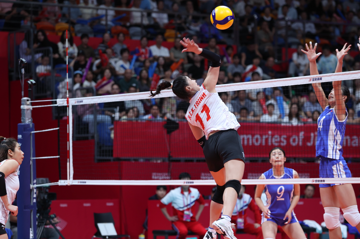 Thêm một cú đập bóng uy lực... Ảnh Nhật Nhật Thêm một cú đập bóng uy lực... Ảnh Nhật Nhật