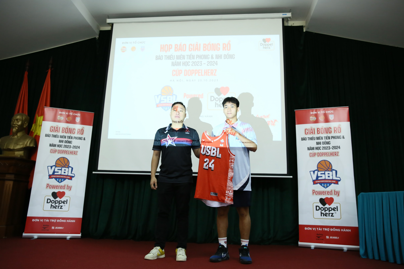 Học sinh Hà Nội có thêm không gian để giao lưu, phát triển thể chất qua giải bóng rổ VBSL. (ảnh Chi Chi)