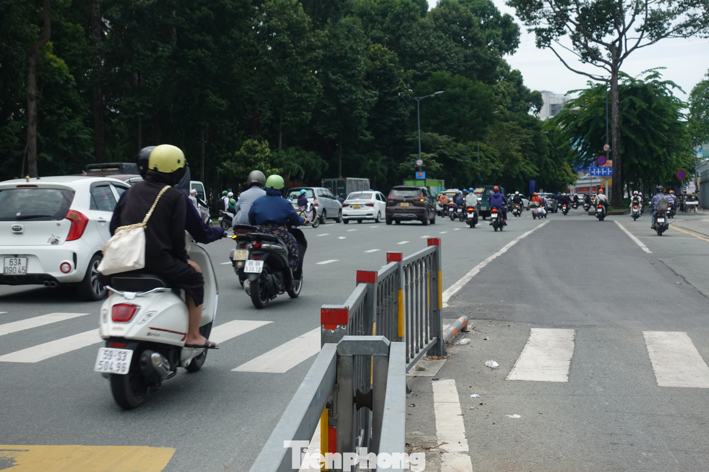Khu vực đường Trần Quốc Hoàn (hướng từ sân bay Tân Sơn Nhất đi đến vòng xoay Lăng Cha Cả). Ảnh Hữu Huy