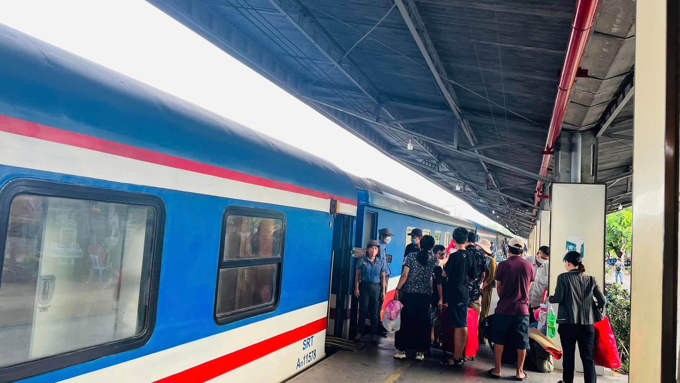 Công ty CP Vận tải đường sắt Sài Gòn sẽ tổ chức chạy thêm tàu SE32, SE31 giữa Ga Sài Gòn - Quy Nhơn vào các ngày 15 và 18/10 tới đây. (Ảnh minh họa) Công ty CP Vận tải đường sắt Sài Gòn sẽ tổ chức chạy thêm tàu SE32, SE31 giữa Ga Sài Gòn - Quy Nhơn vào các ngày 15 và 18/10 tới đây. (Ảnh minh họa)