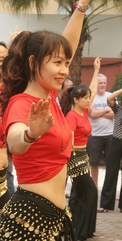 Động tác múa uyển chuyển, mềm mại