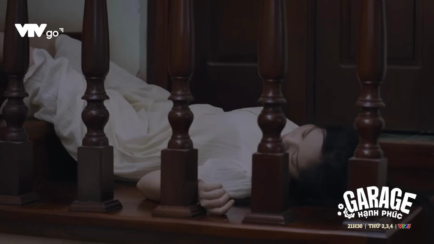 Không kiềm được cảm xúc, Vân (Ngọc Huyền) ngất lịm khi nghe tin những người gây nên nỗi đau khi xưa vẫn luôn theo dõi mình