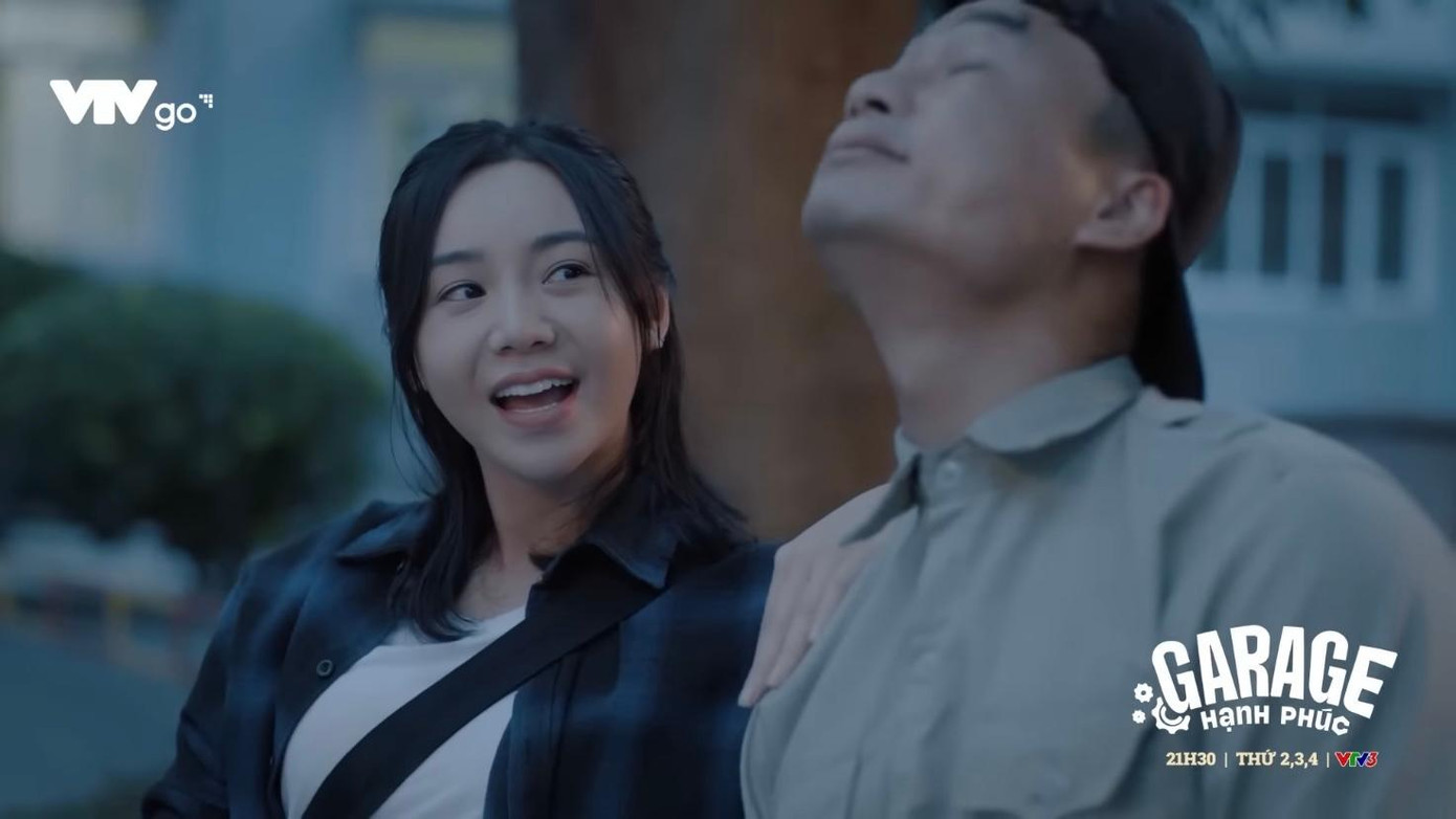 Sơn Ca (Quỳnh Kool) sử dụng mỹ nhân kế với Trung (Duy Hưng) để lấy thông tin về quá khứ của Vân (Ngọc Huyền)