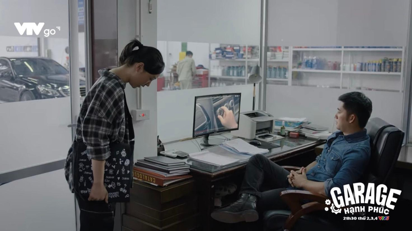 Sơn Ca (Quỳnh Kool) liên tục xin lỗi và xin sếp Khải (Bảo Anh) không đuổi việc mình sau khi biết nguồn gốc biệt danh "cá đông lạnh"