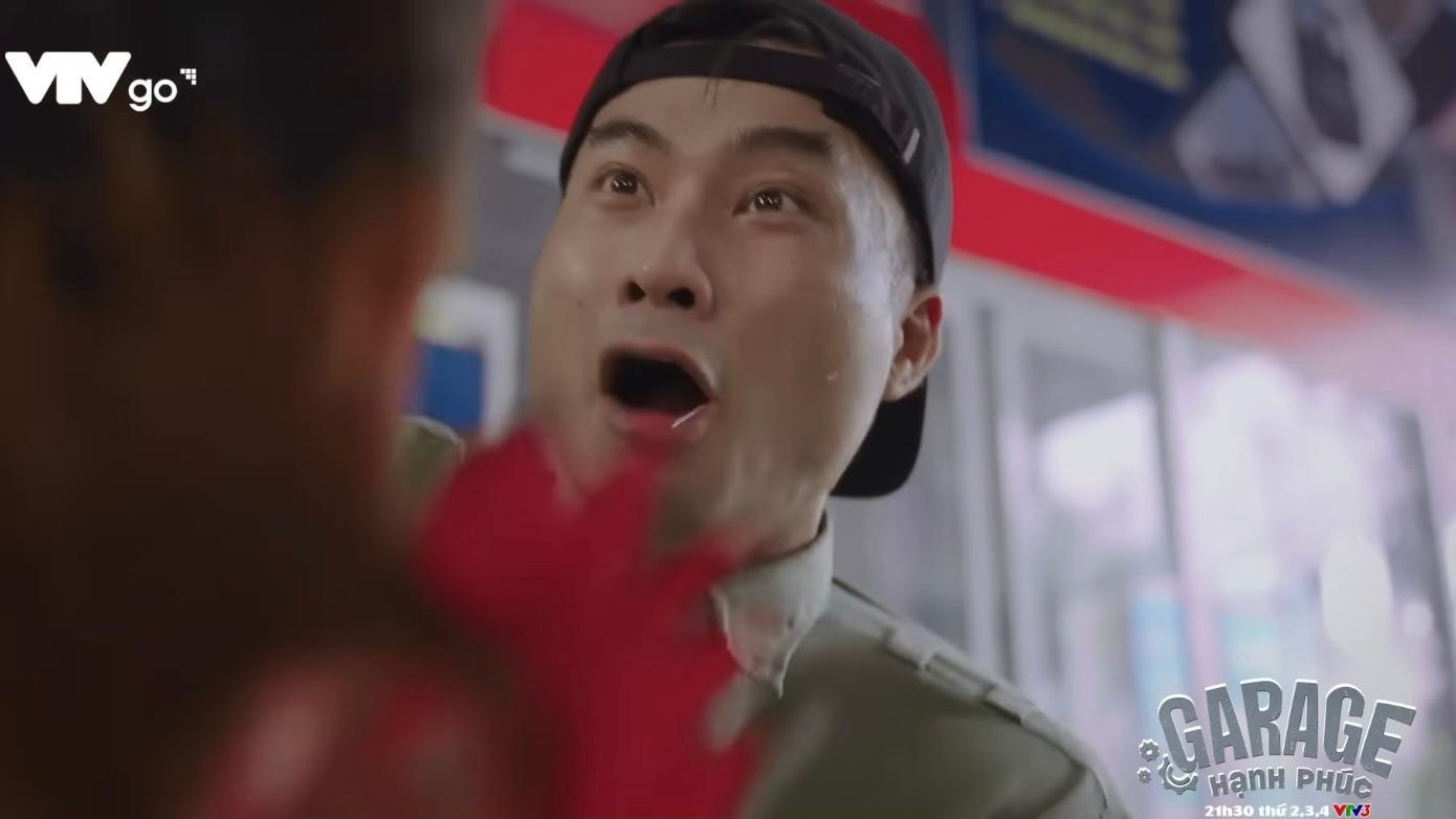 Một trong những cảnh gây ấn tượng của Duy Hưng trong vai Trung sợ gà Một trong những cảnh gây ấn tượng của Duy Hưng trong vai Trung sợ gà