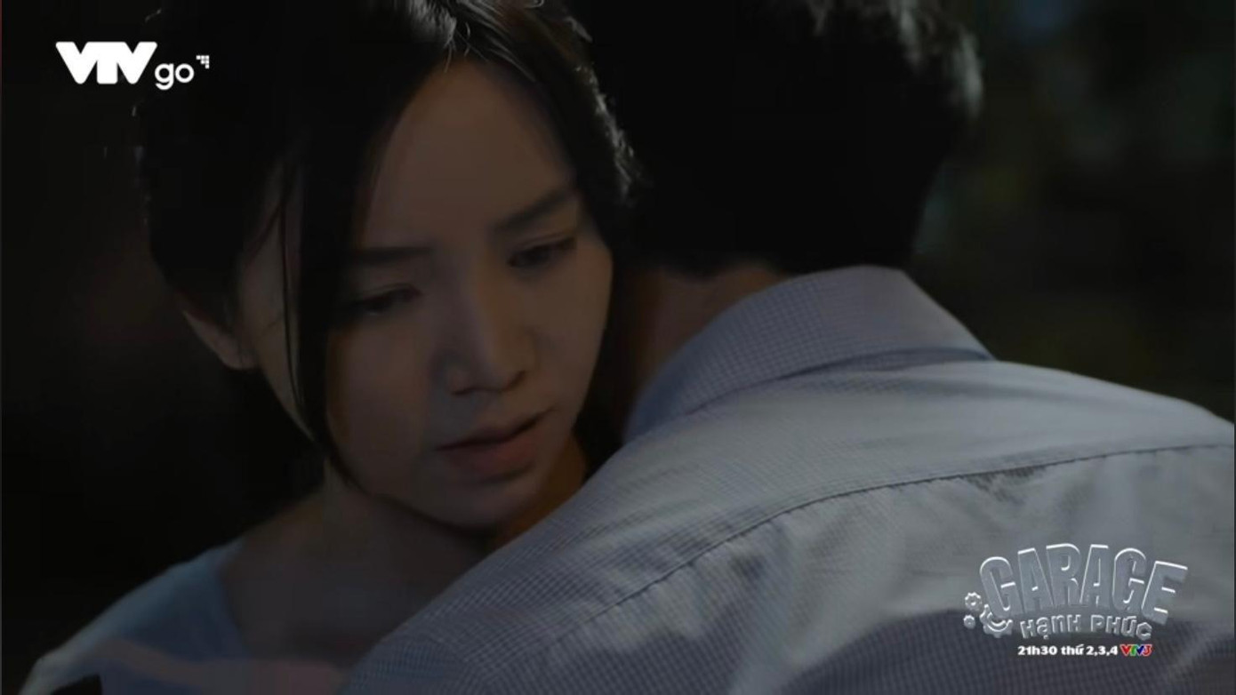 Sơn Ca (Quỳnh Kool) nghi ngờ khi phát hiện mùi lạ trên áo người yêu Sơn Ca (Quỳnh Kool) nghi ngờ khi phát hiện mùi lạ trên áo người yêu