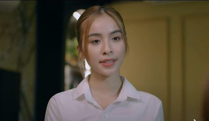 Thương (Trần Vân) ra giá với Phương (Hồng Diễm), Quân (Quốc Huy) về sự thật trong bữa tiệc của Hiệp. Ảnh: CMH.