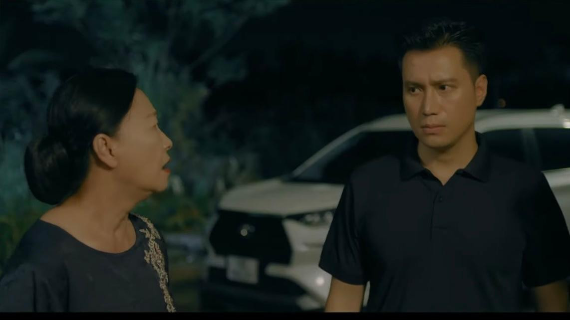 Bà Giang (NSND Như Quỳnh) trách vợ chồng Phương - Hoàng chểnh mảng trong việc chăm sóc con. Ảnh: CMH.